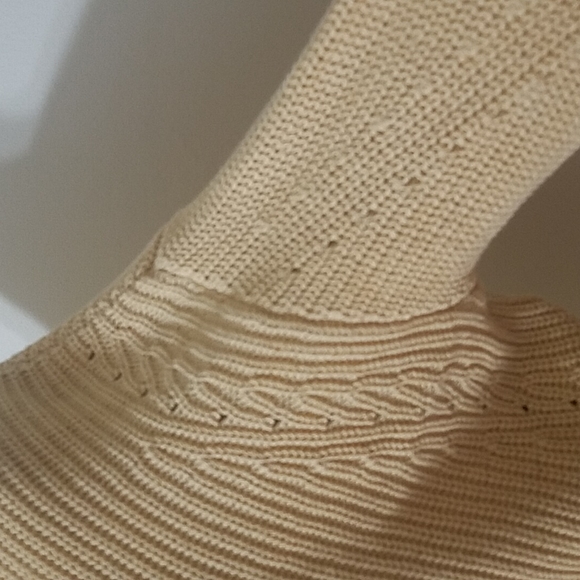 Forever 21, Yellow long sleeves sweater - Picture 7 of 7